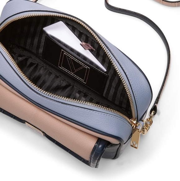 Victoria Secret Pocket Crossbody - Picture 2 of 4